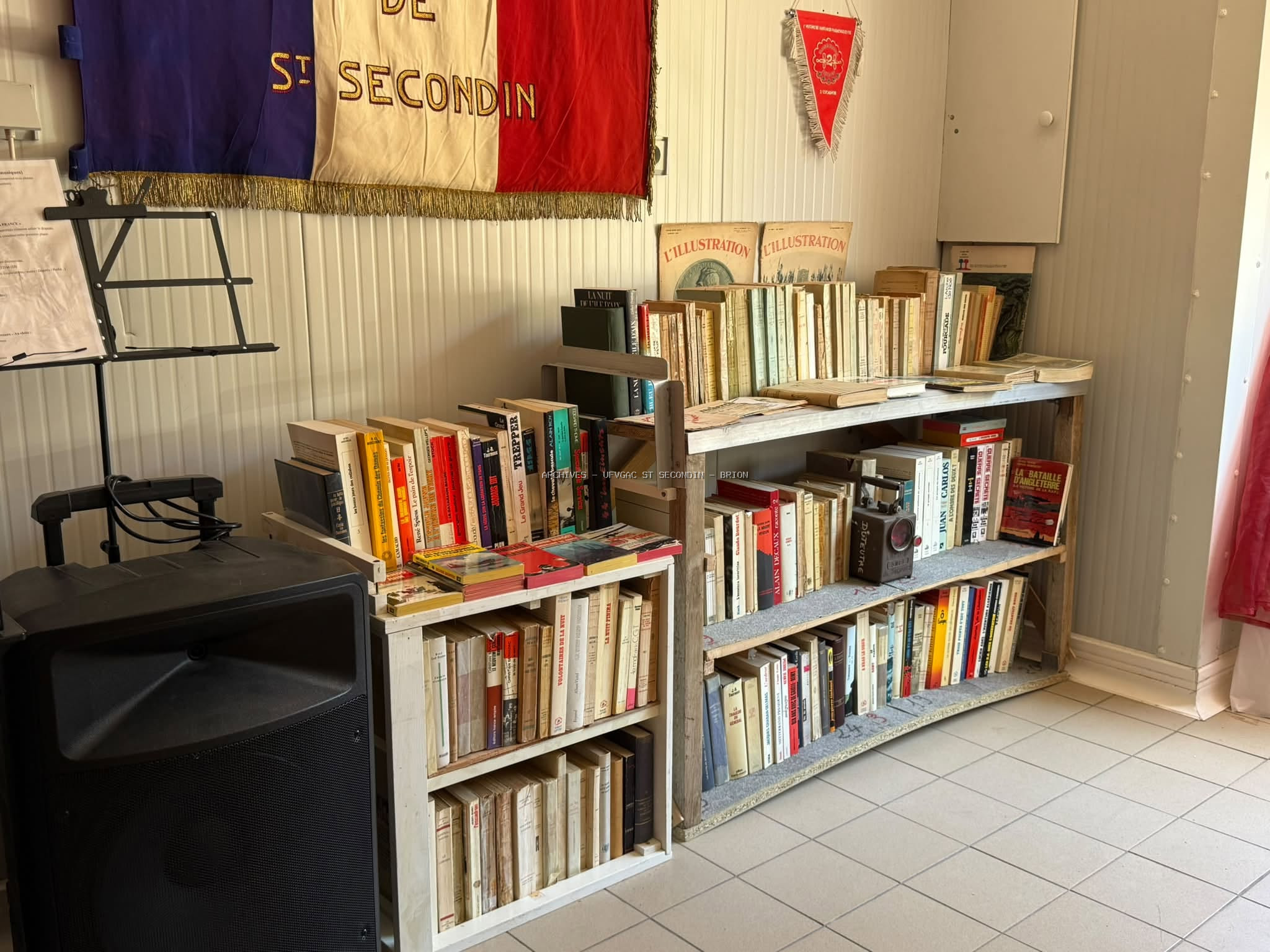 Bibliothèque archives de Guerres de la section UFVGAC Saint Secondin Brion et des amis des Fusillés de la Roche de Bran et du Groupe du Maquis Anatole