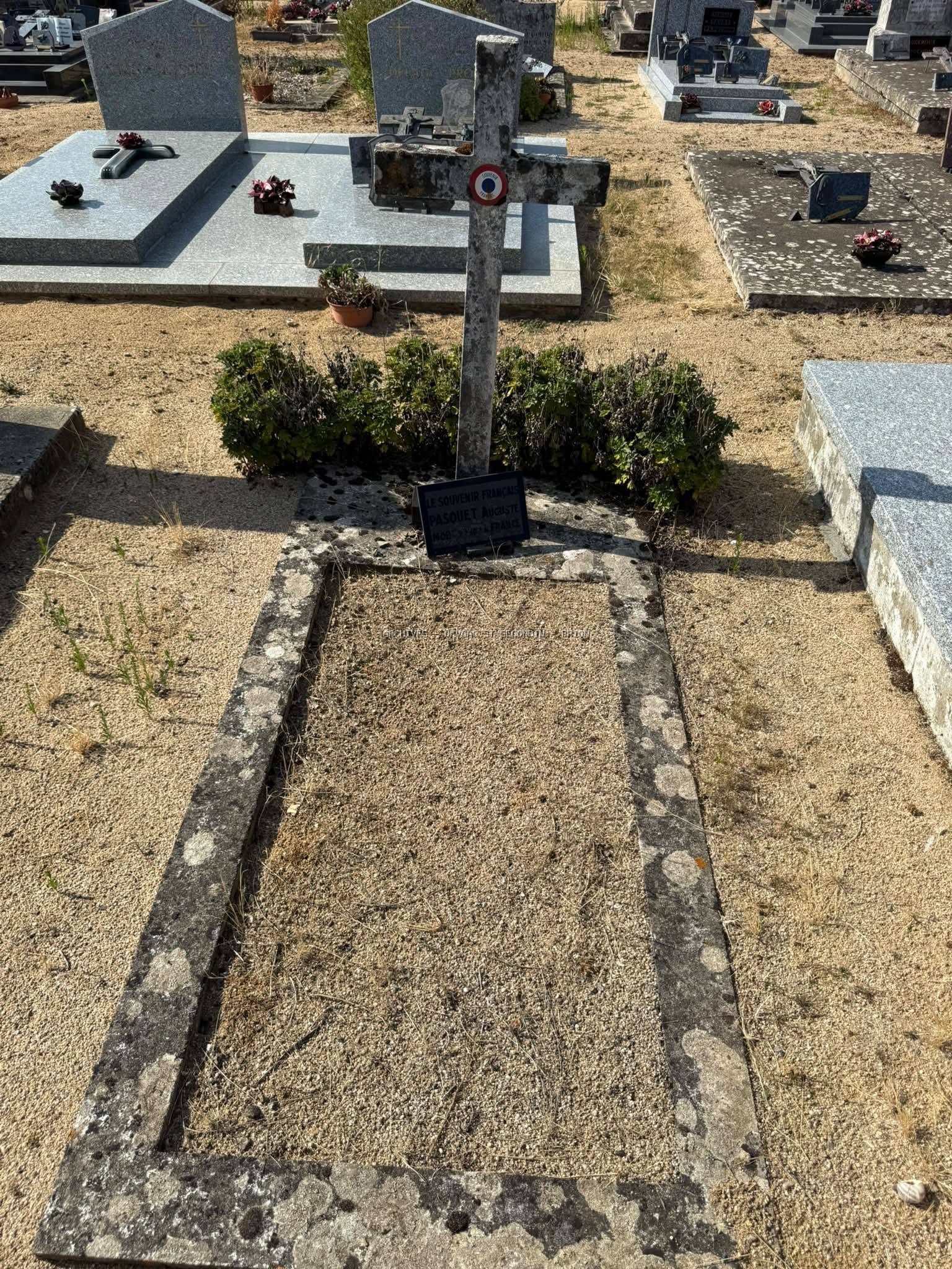 PASQUET Auguste rénovation tombe par UFVGAC ST SECONDIN 2