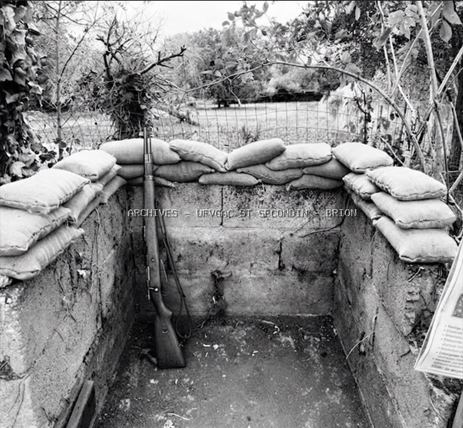 Poste de tir individuel allemand ww2 St Secondin ancien chemin vers la CLOUERE